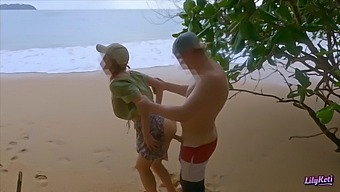 Băng Sex Công Cộng Không Thật Với Lilykoti Trong Hành Động