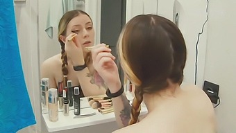 Палава Тийнейджърка Превръща Срамежливо Момиче В Безсрамна Изкусителка, След Като Излиза С Нея